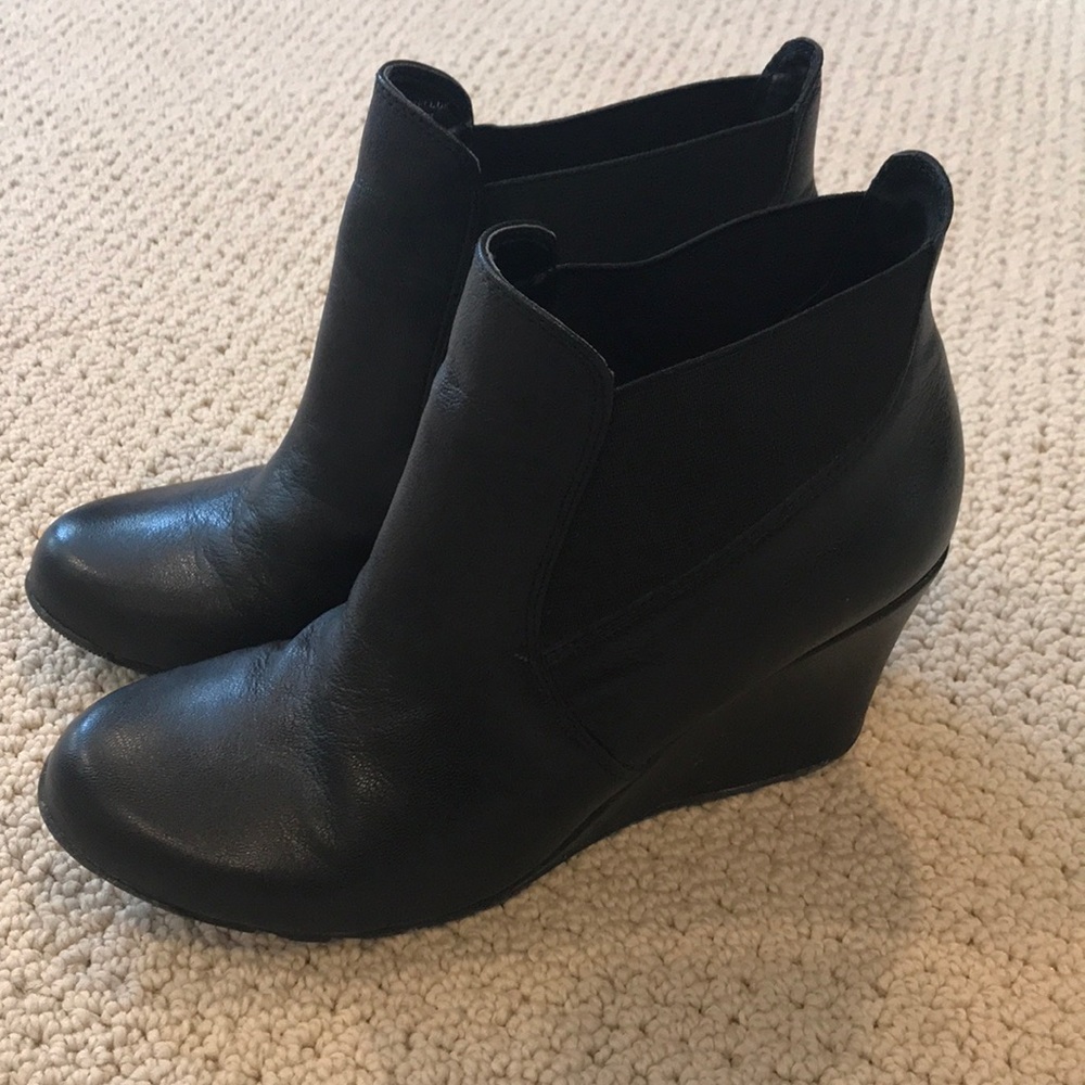 Kenneth Cole- Black ankle wedge booties, size 8